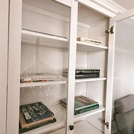 Appartement Krasny, Plne Vybaveny S Bezplatnym Parkovanim Prievidza